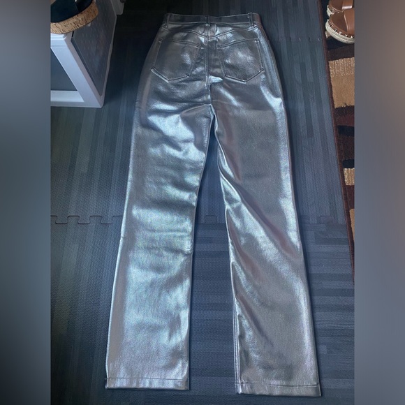 🏷️ 🛍️ NWOT Abercrombie Silver Curve Love Vegan Leather 90’s Straight Pant 🏷️ 🛍️ - Picture 14 of 14